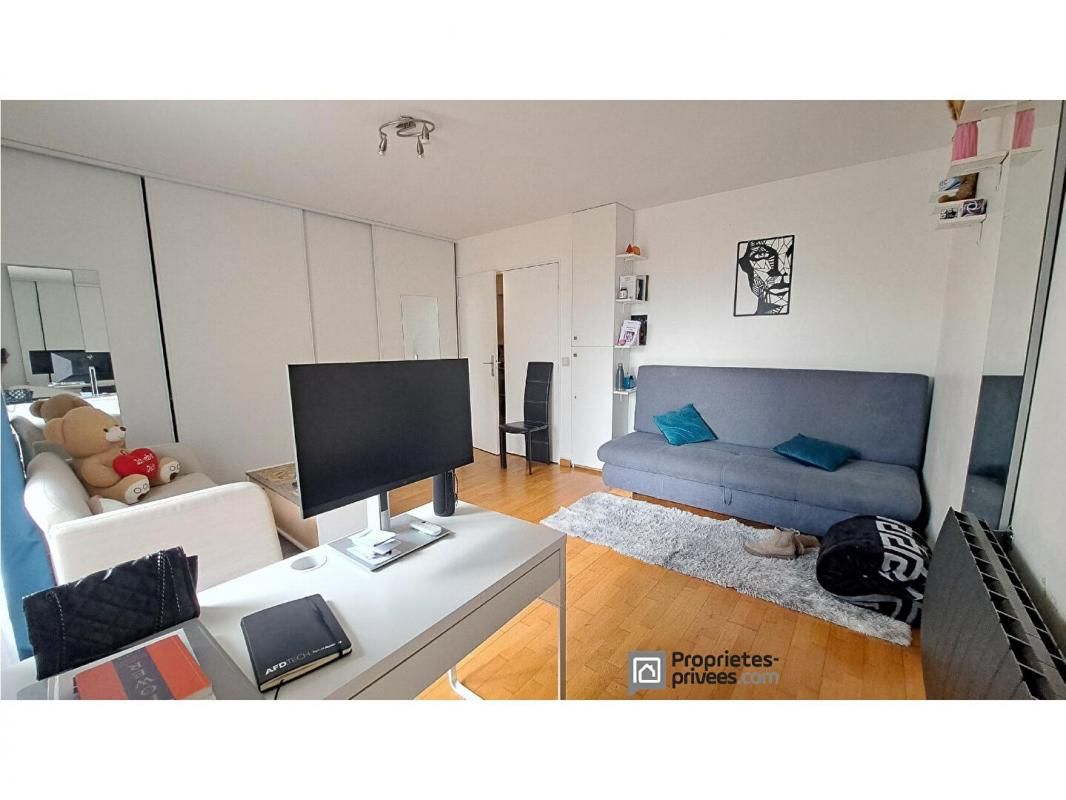 COLOMBES Colombes - Appartement 2 pièces de 49 m2 - Fonctionnel et lumineux, agrémenté de balcons spacieux 3