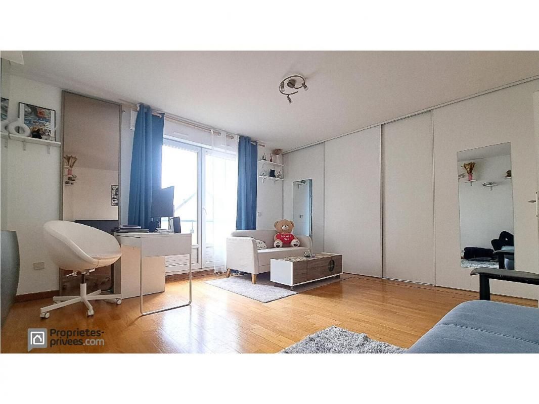 COLOMBES Colombes - Appartement 2 pièces de 49 m2 - Fonctionnel et lumineux, agrémenté de balcons spacieux 4