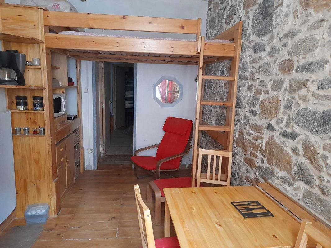 EAUX-BONNES Appartement T1Bis de 22m2 au rez-de-chaussée 2