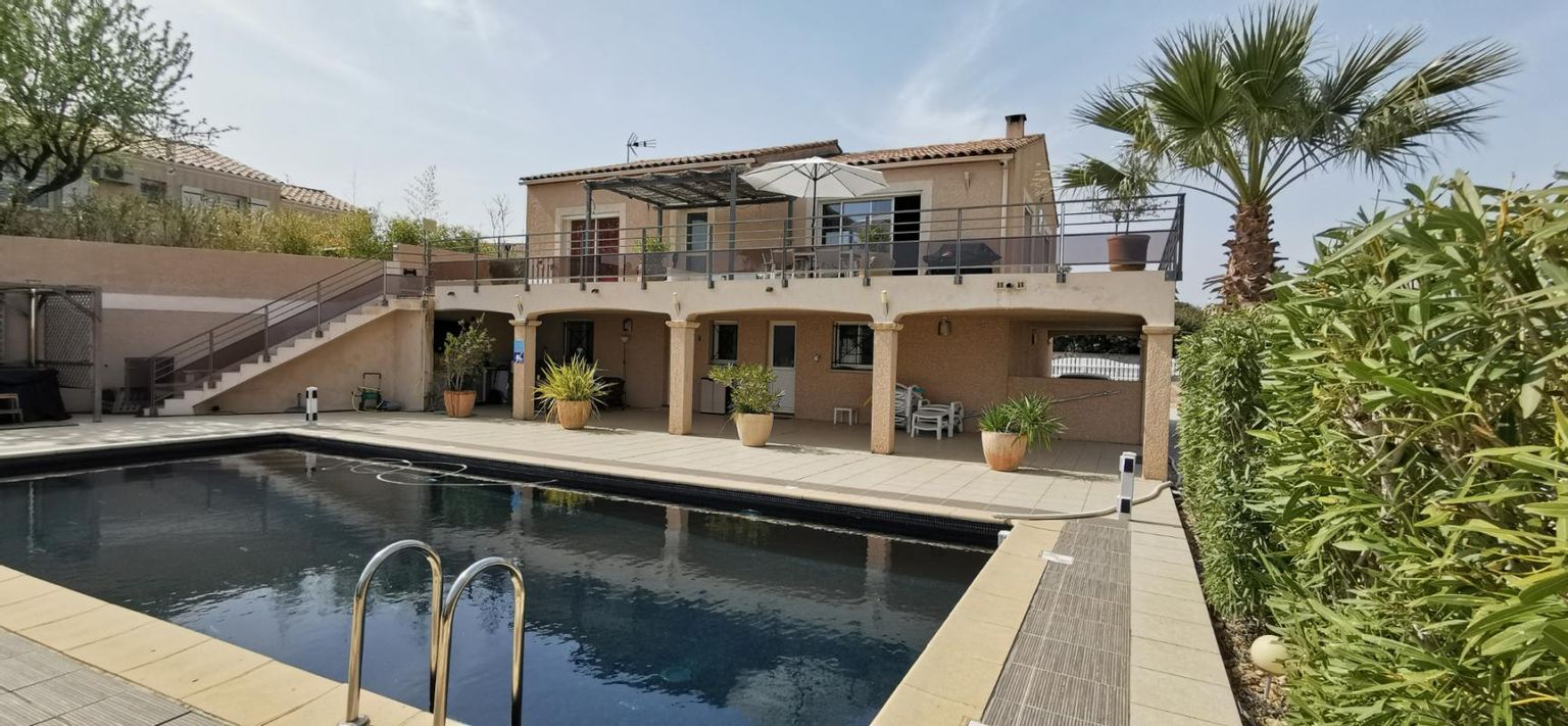 ADISSAN Villa exeptionnelle avec potentiel locatif sur un très grand terrain 2