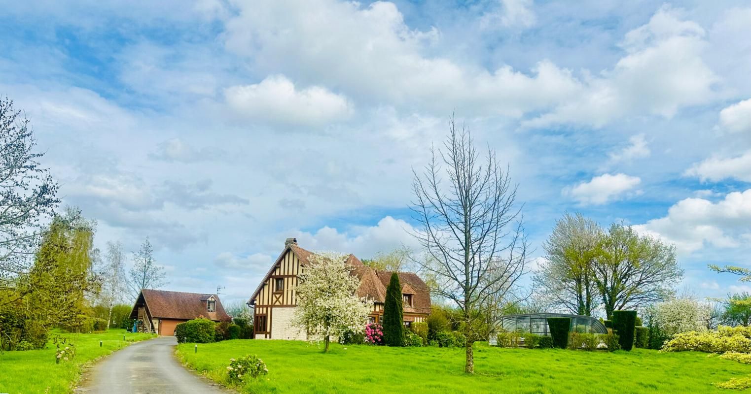 PONT-L'EVEQUE Maison de 288 m² avec piscine chauffée 2