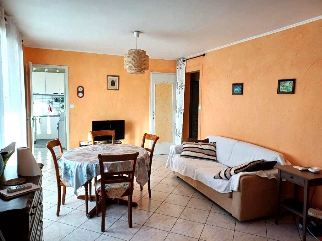 LYON-8E-ARRONDISSEMENT Appartement T4 Avenue Viviani 4
