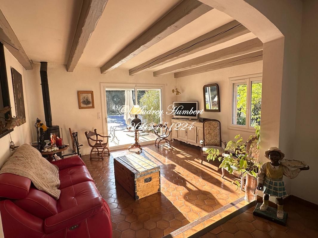 ORAISON ORAISON, COUP DE COEUR pour cette Superbe Villa de 176 m² aux belles prestations sur Terrain arboré de 7000 m² avec piscine 3