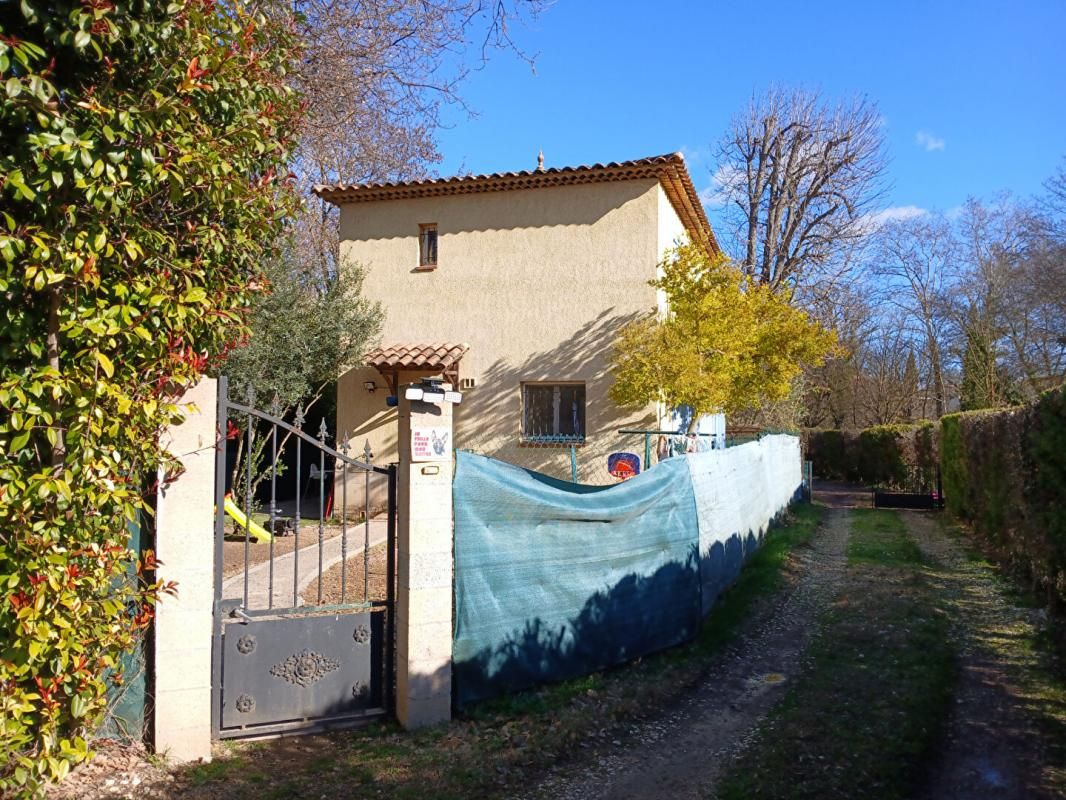 LE VAL Maison T7 de 158 m2 sur 1059m² de terrain - LE VAL 2