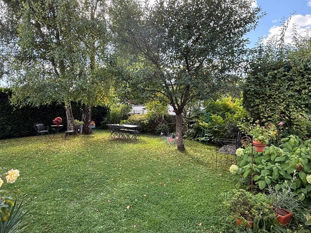 AUVERS-SUR-OISE Maison Auvers Sur Oise 8 pièce(s) 144 m2 2
