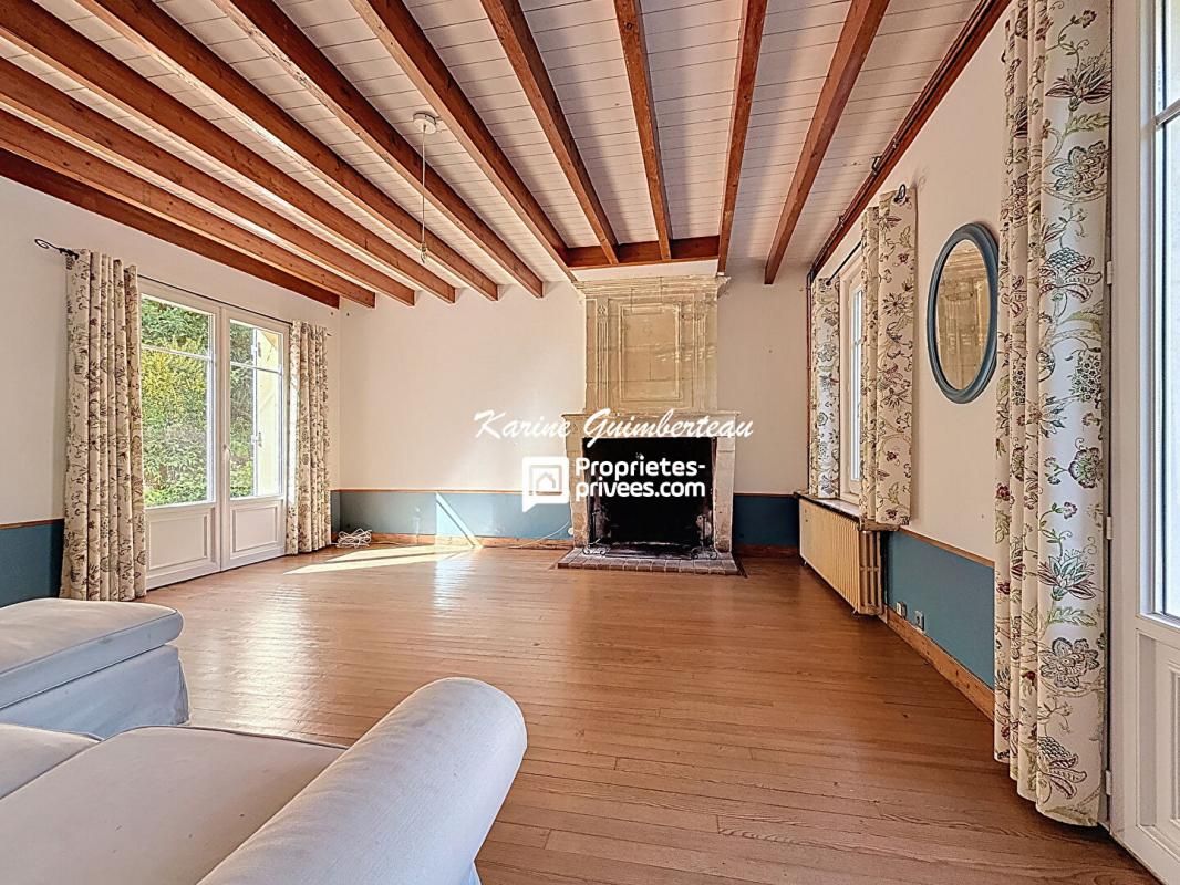 FRONSAC Maison de campagne en pierre 208 m2 + dépendance 2