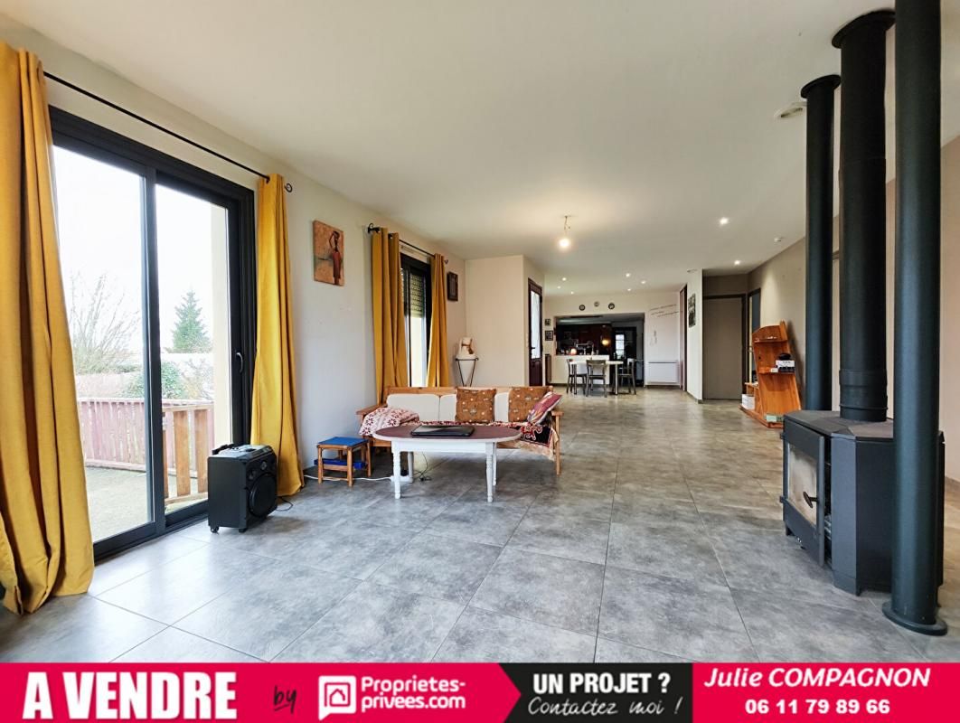 Maison de PLAIN-PIED - 120 m² - 4 CHAMBRES - 3 GARAGES ET terrain de 920 m² env