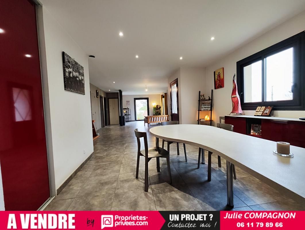 LA POMMERAYE Maison de PLAIN-PIED - 120 m² - 4 CHAMBRES - 3 GARAGES ET terrain de 920 m² env 3