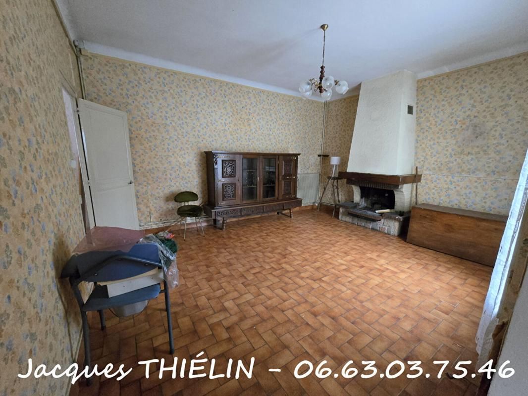 LONGUE-JUMELLES PETITE MAISON A RENOVER 2