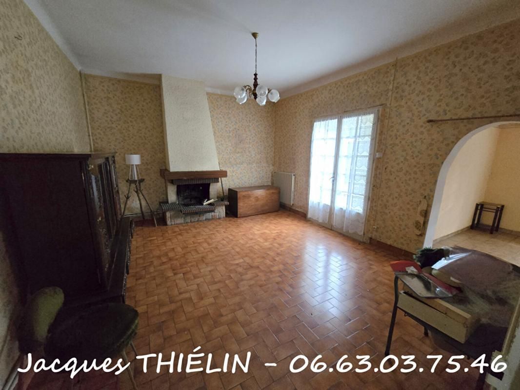 LONGUE-JUMELLES PETITE MAISON A RENOVER 3