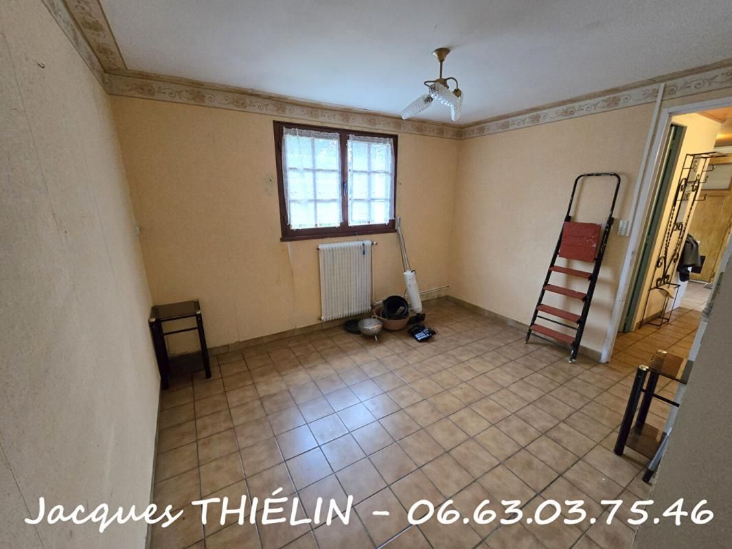LONGUE-JUMELLES PETITE MAISON A RENOVER 4
