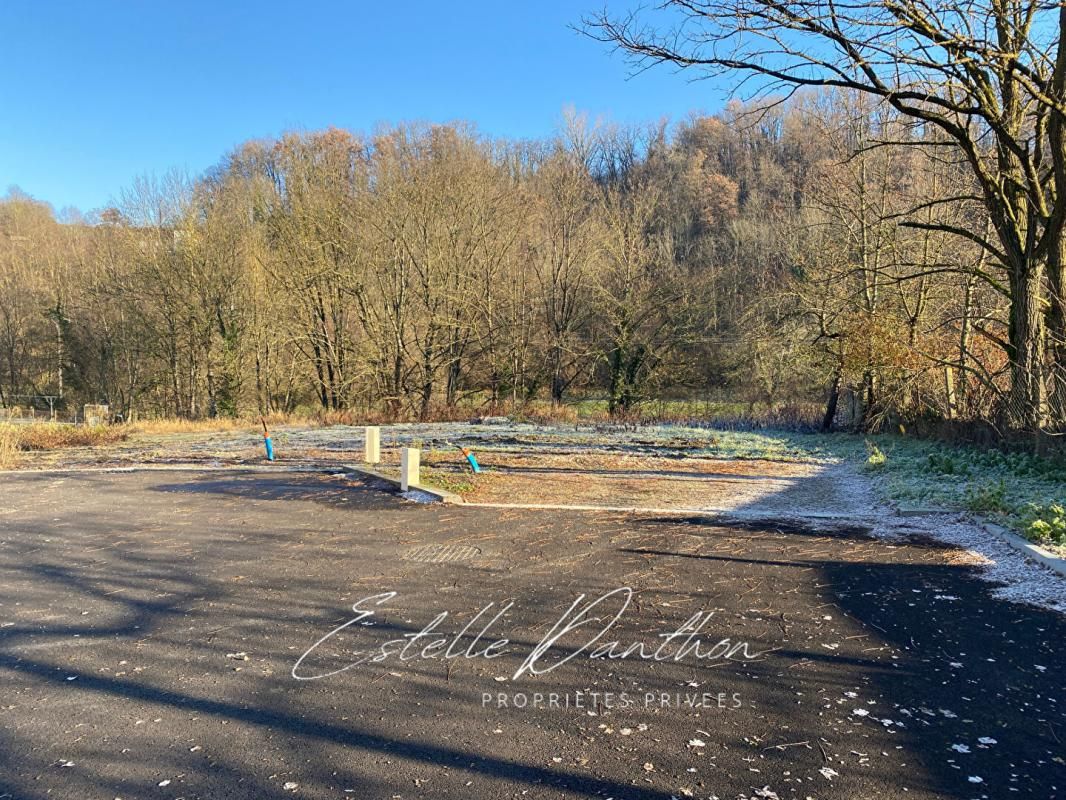 NIVOLAS-VERMELLE Terrain constructible 339m² 1