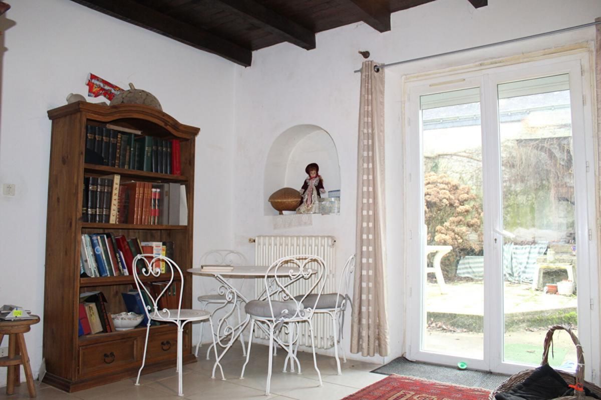 MOUSTOIR-REMUNGOL Exclusivité ! Morbihan 56500 MOUSTOIR-REMUNGOL. Longère de charme, 5/6 chambres, mezzanine, jardin de curé, terrain constructible, local avec accès indépendant 3