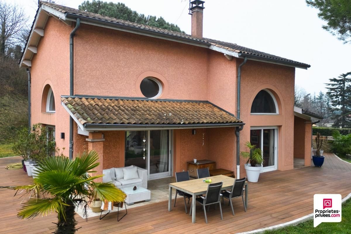 FONTAINES-SAINT-MARTIN Magnifique maison familiale de caractère 158 m2 + sous sol - Terrain 2445 m2 2