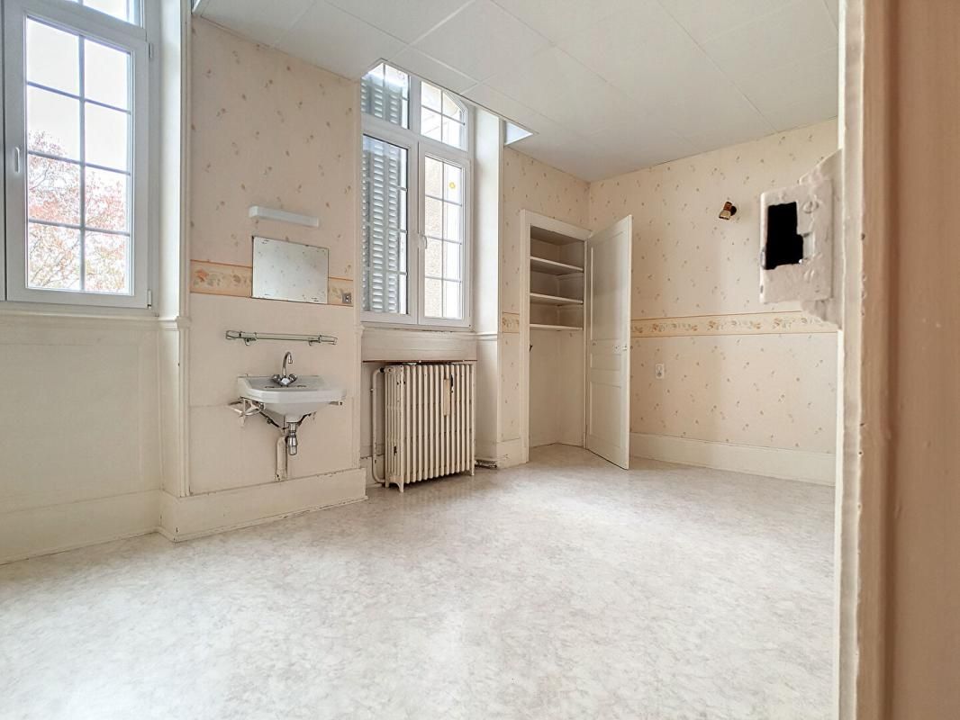 LUXEUIL-LES-BAINS Maison de maître Luxeuil-les-bains 14 pièce(s) 457.15 m2 4