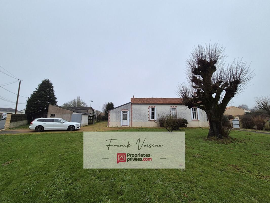 LES HERBIERS Maison de 77 m2 A VENDRE  aux Herbiers avec 2 chambres et 1 bureau sur une parcelle de 916 m2 3
