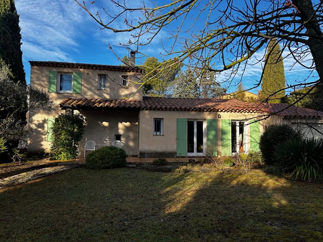 VENELLES - VILLA  6 PIECES AVEC JARDIN DE 950 m2
