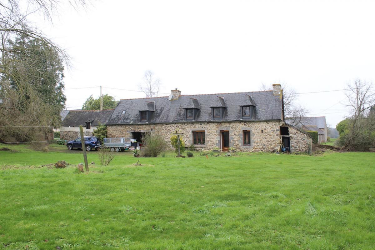 LE MERZER Exclusivité ! Côtes d'Armor 22200 Le Merzer. Longère 2 chambres, dépendances, grenier aménageable, grand terrain 4