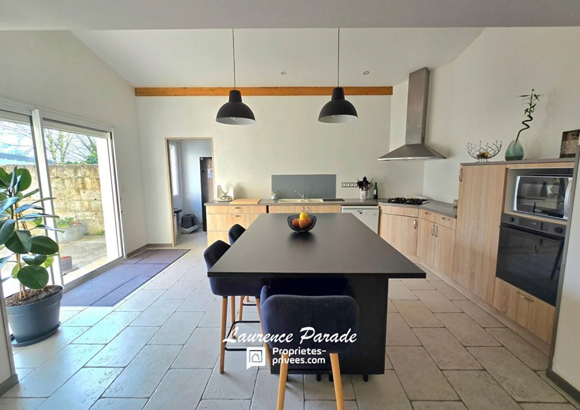 SAINT-LOUBES Maison renovée avec garage et piscine 4