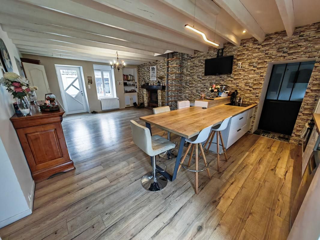 ARTHON Exclu : Maison familiale habitable de suite à Arthon avec jardin, garages, au calme 2