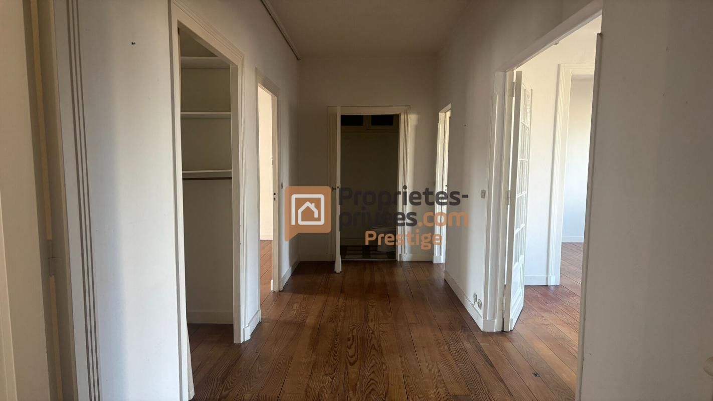BORDEAUX Appartement Bordeaux barrière de Pessac 4 pièce(s) 102 m2 et Garage 3