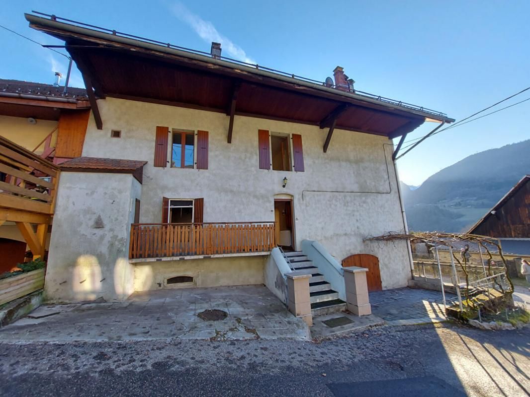 A saisir : maison mitoyenne 200m² à rénover