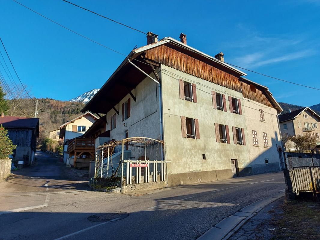 FAVERGES A saisir : maison mitoyenne 200m² à rénover 2