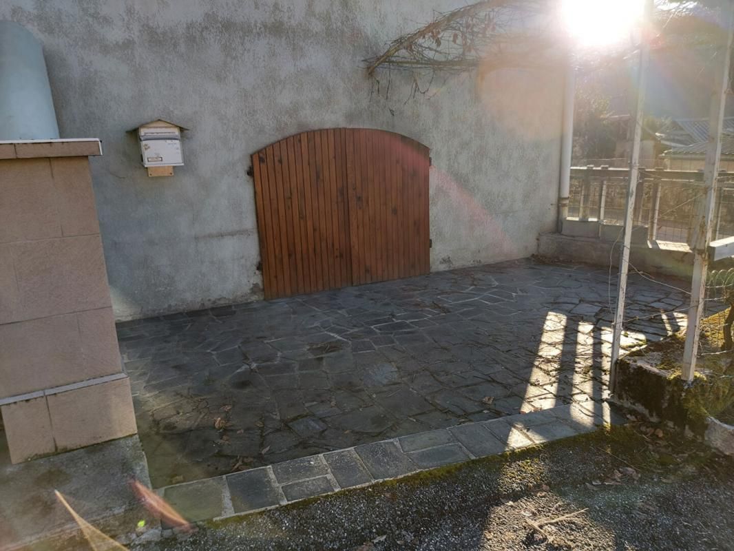 FAVERGES A saisir : maison mitoyenne 200m² à rénover 4