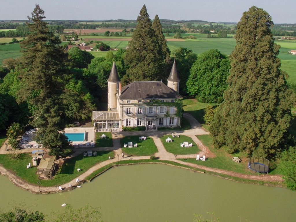 TOURNON-SAINT-PIERRE Château XVIII sur 4 Ha 50 de parc clos 4