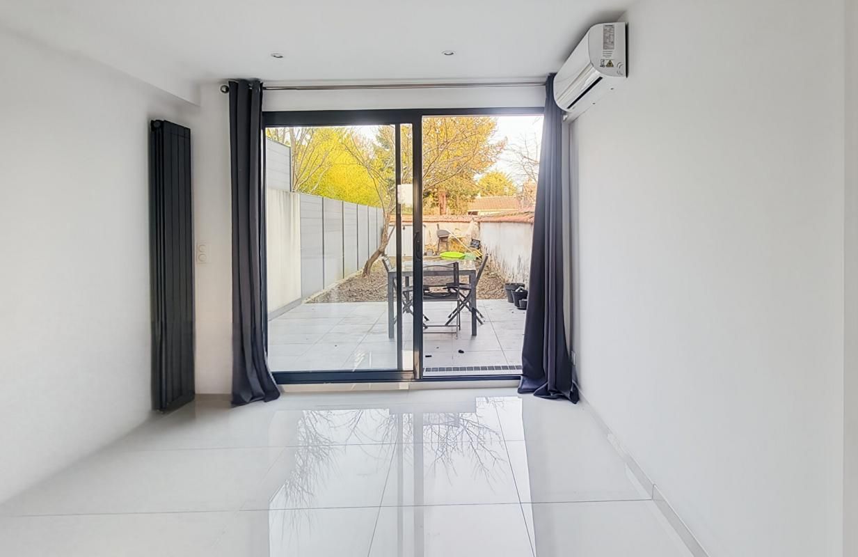 VAIRES-SUR-MARNE Maison Vaires Sur Marne 2 pièces terrasse et jardin 2