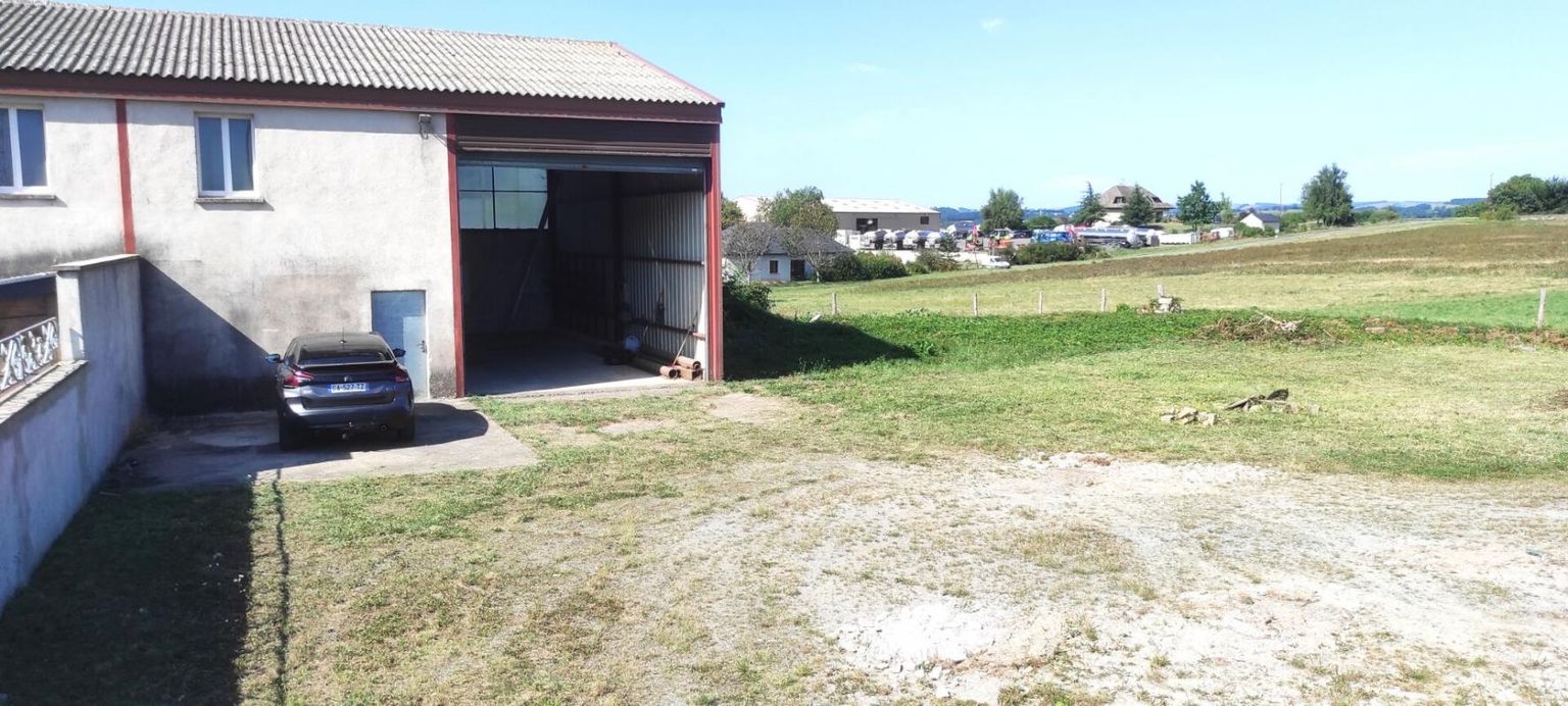 VILLEFRANCHE-DE-PANAT Atelier/bureau de 130m2 au sol sur une parcelle constructible de 1250m2 4