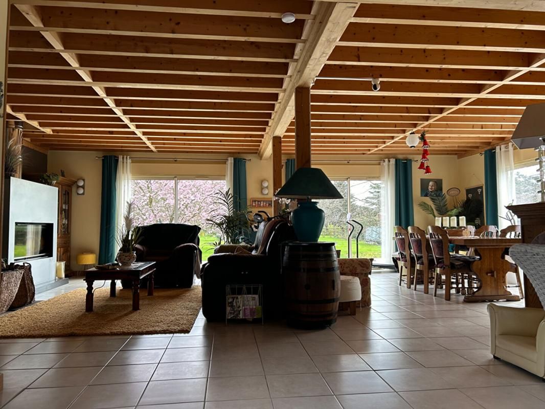 LISIEUX 14100 - Maison 236 m²  belles prestations - 4 chambres  471 600 Euros 2