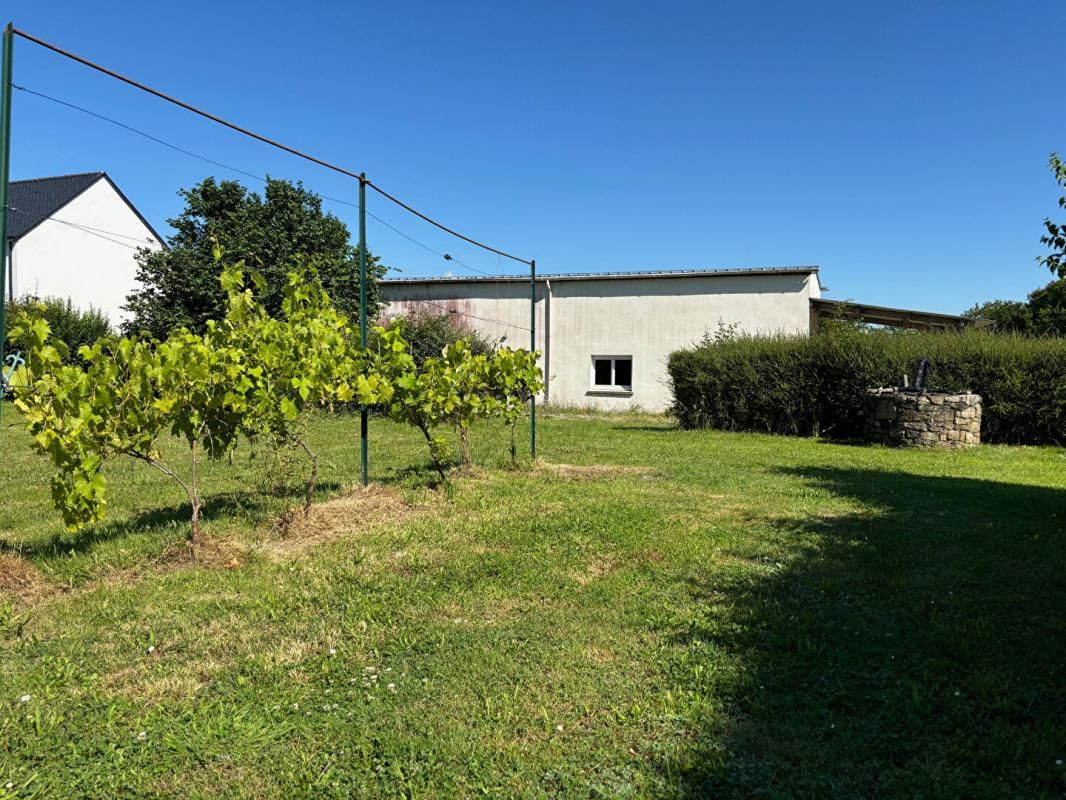 SURZUR 800 m de Terrain avec Garage de 100m² 2