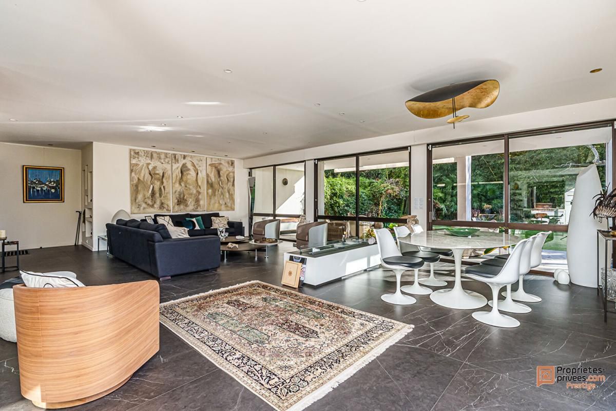 MARSEILLE-8E-ARRONDISSEMENT Marseille 13008 - Appartement Villa Triplex T4/5 d'exception avec jardin, terrasse, piscine, en bordure du Parc Borely 1.495.000 3