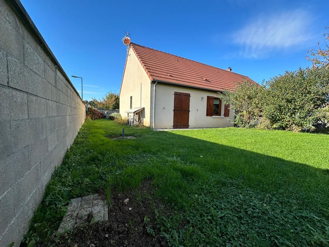 TOURY Maison de plain-pied, 4 chambres, jardin et garage 3