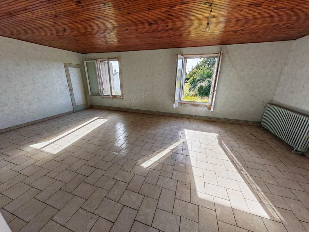 Exclu : très grande maison à rénover, Montipouret,10 pièces, 225 m2, multiples possibilités
