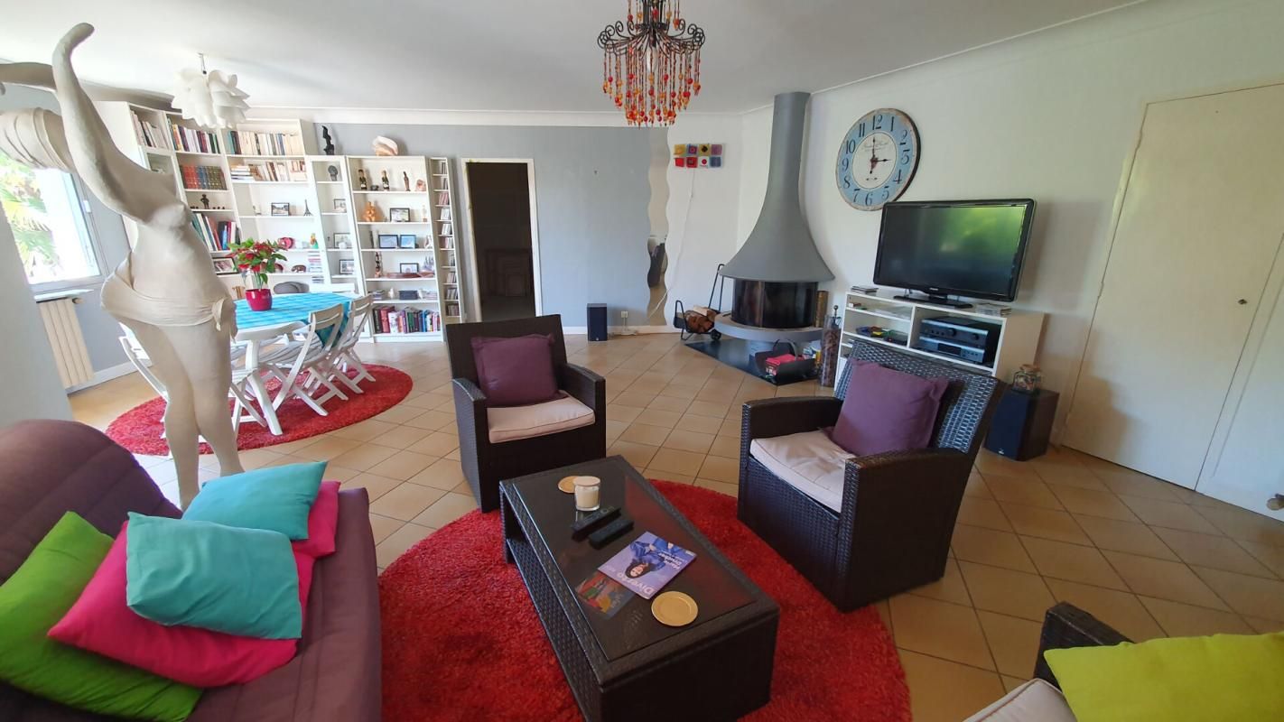 SAINTE-LUCE-SUR-LOIRE Maison Sainte Luce Sur Loire 7 pièce(s) 219 m2 4