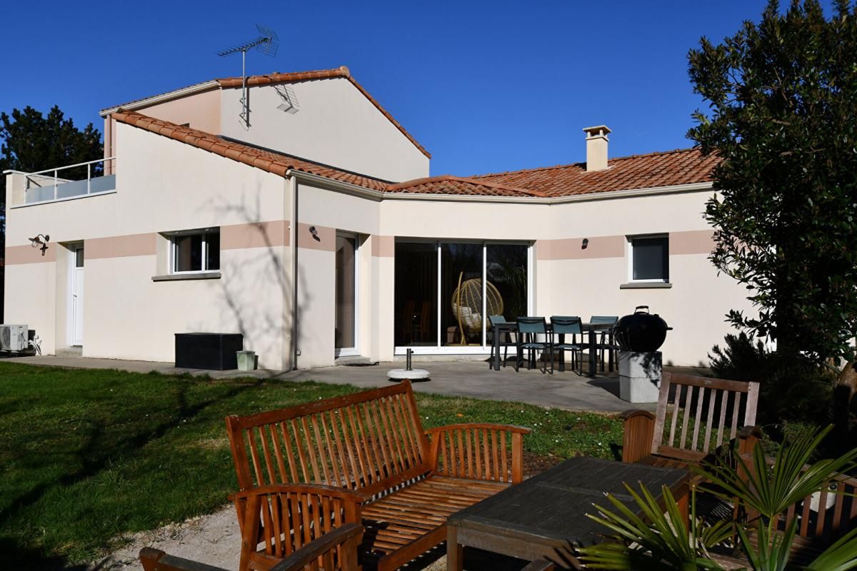GORGES Maison Gorges 7 P . 4 Chs . 1 Bureau . 151.67 M² . T 720 M² . Garage . Terrasse . Abri 2