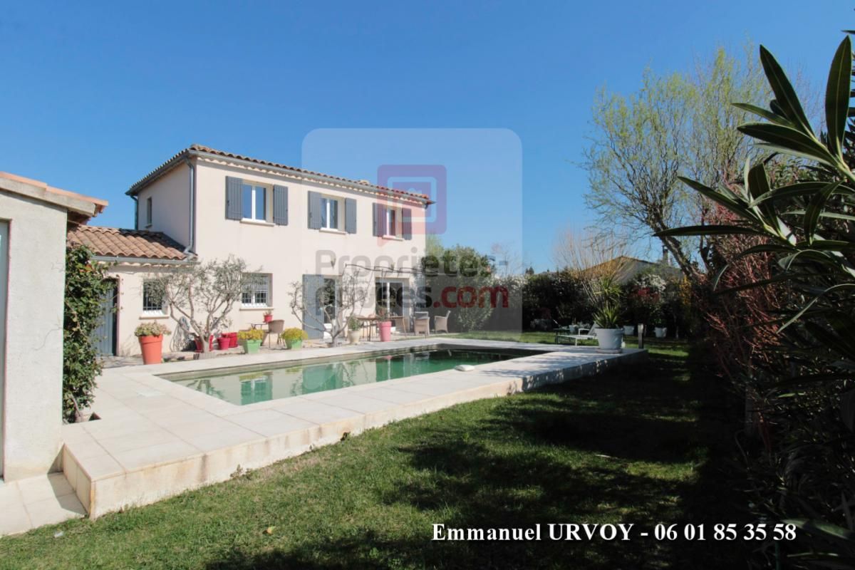 A VENDRE - 13210 St Rémy de Provence: Maison T4 avec garage, piscine et jardin paysagé