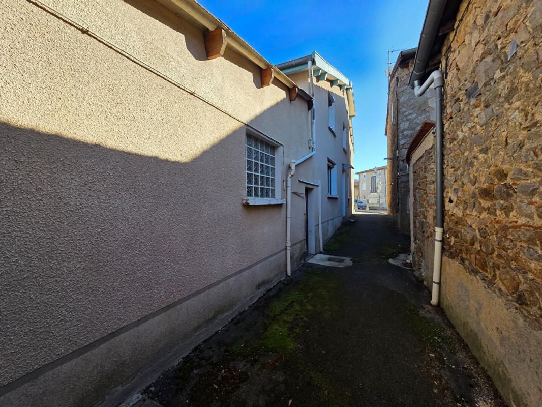 TARARE Ensemble immobilier polyvalent avec terrain clos 4
