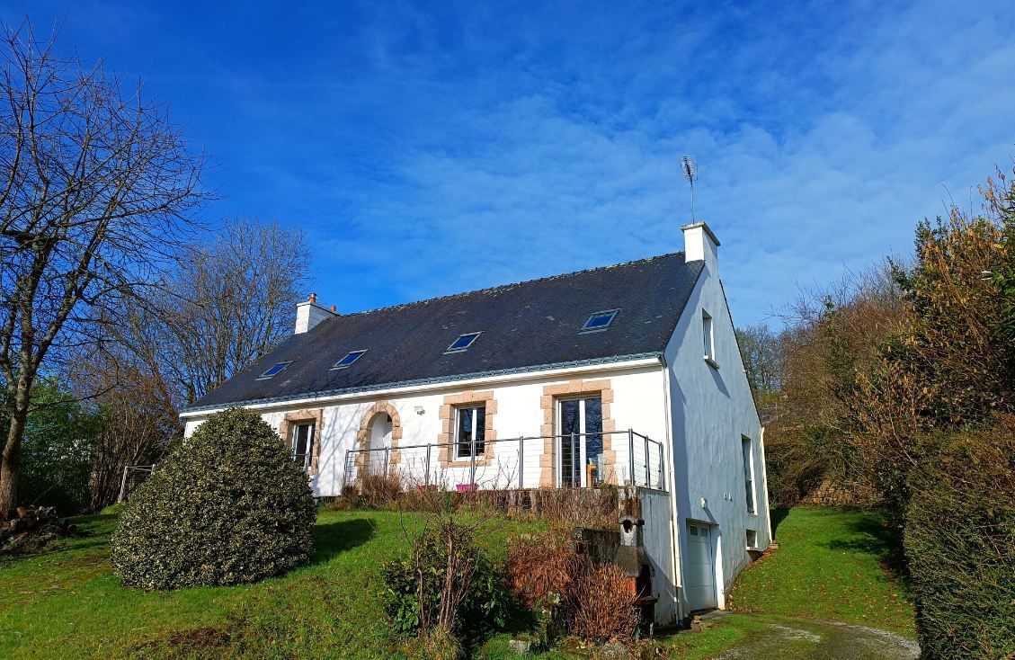 Spacieuse Maison Familiale avec Grand Terrain à Guémené-sur-Scorff