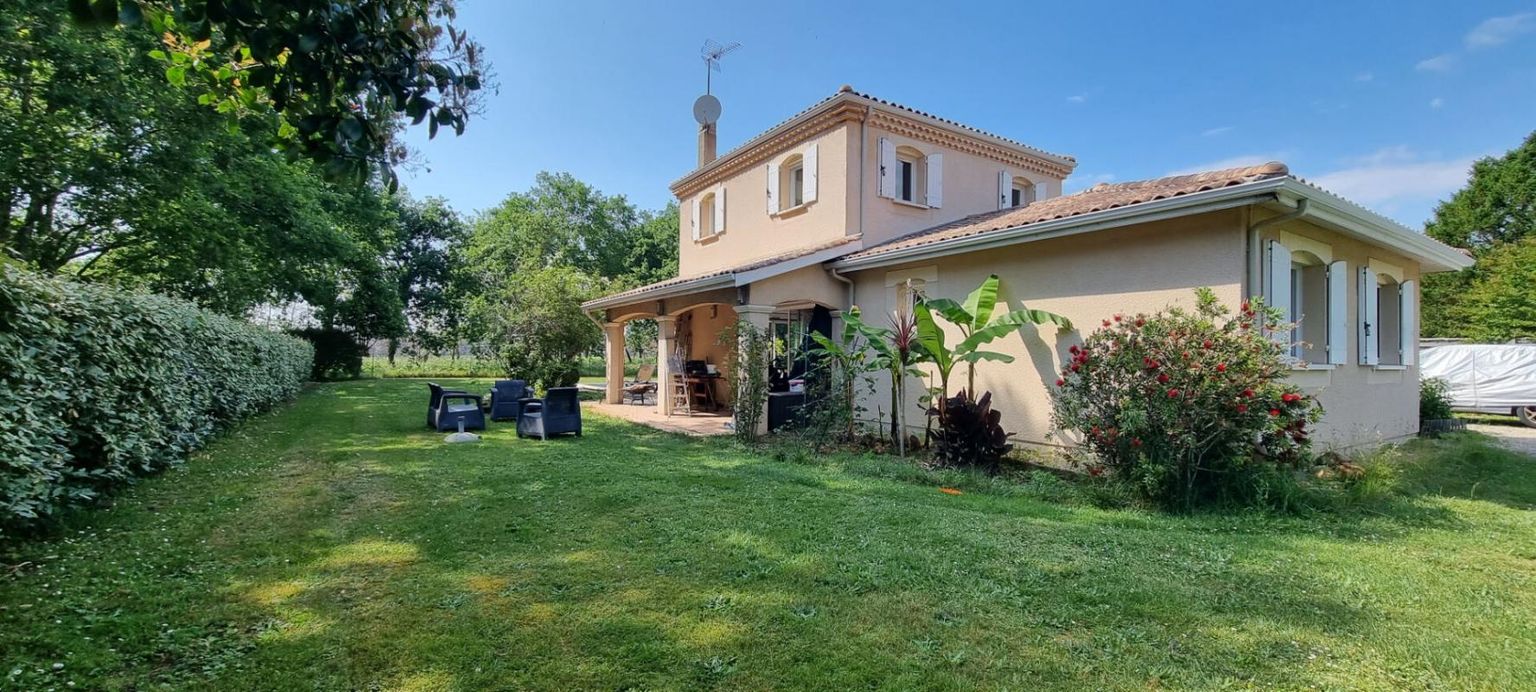 Maison Saumos 6 pièces 146m2 sur 1653m2 de terrain