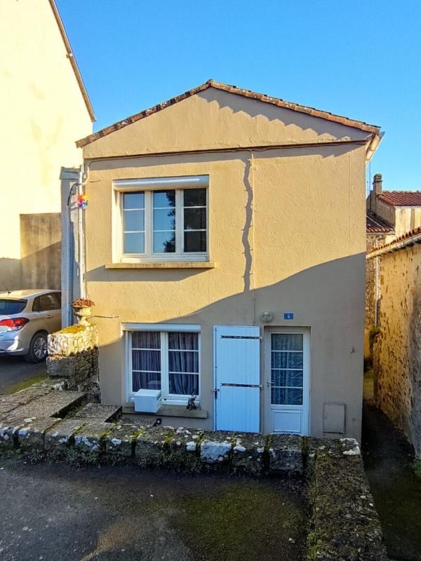 POUZAUGES Maison  6 pièces, 97 m² + dépendances 4