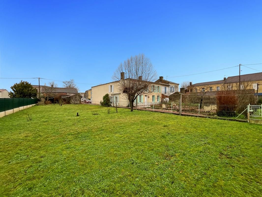 BERSON Charmante maison 155m² + annexe 60m² + atelier 60m² 2