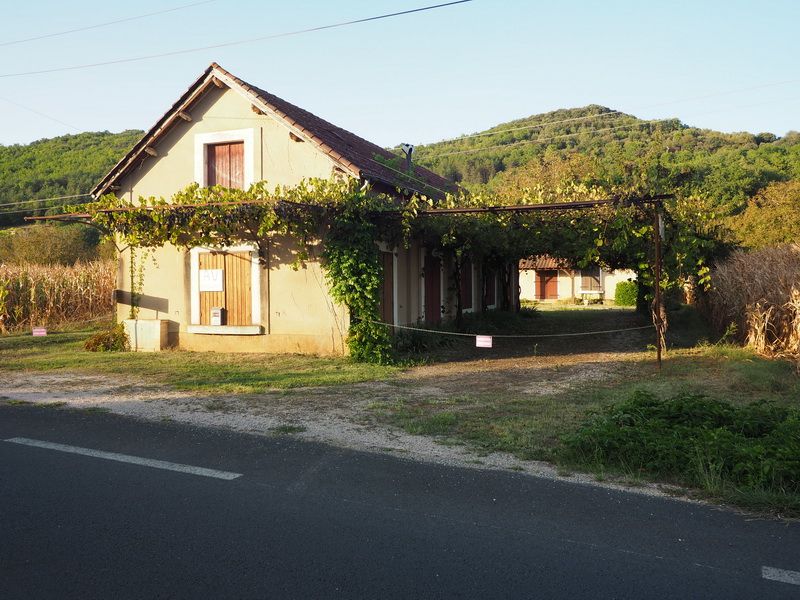 SAINT-CYPRIEN Ancien restaurant avec maison 3 chambres et séchoir à tabac 3