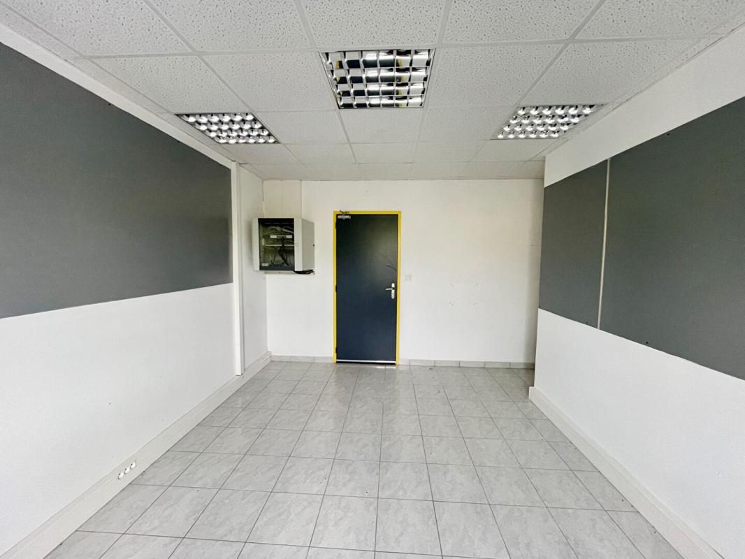 ANCENIS A LOUER - BUREAUX - 100 m² 2