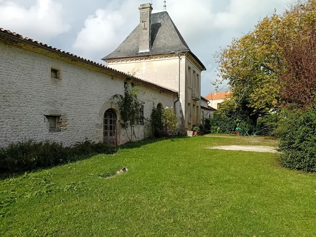 MIRAMBEAU proche Maison