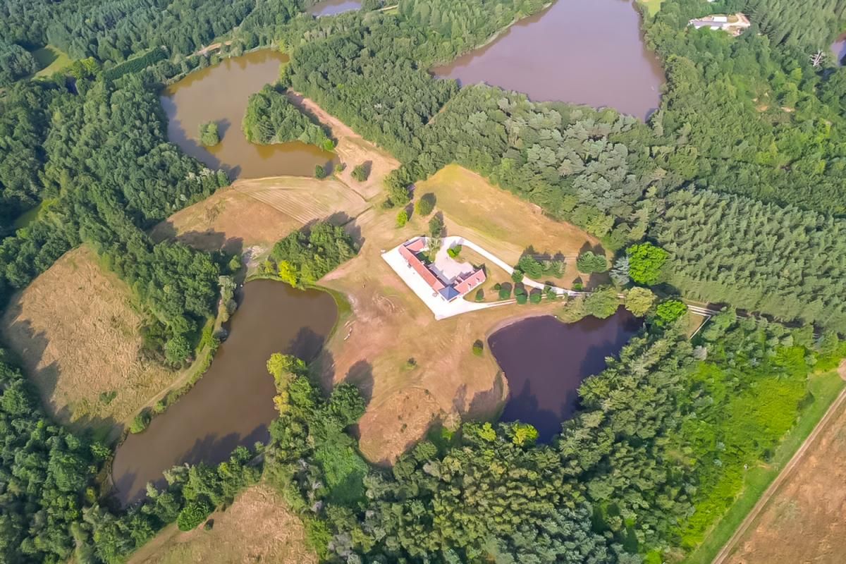 ROMORANTIN-LANTHENAY Propriété proche de ROMORANTIN 12 pièce(s) 340 m2 2