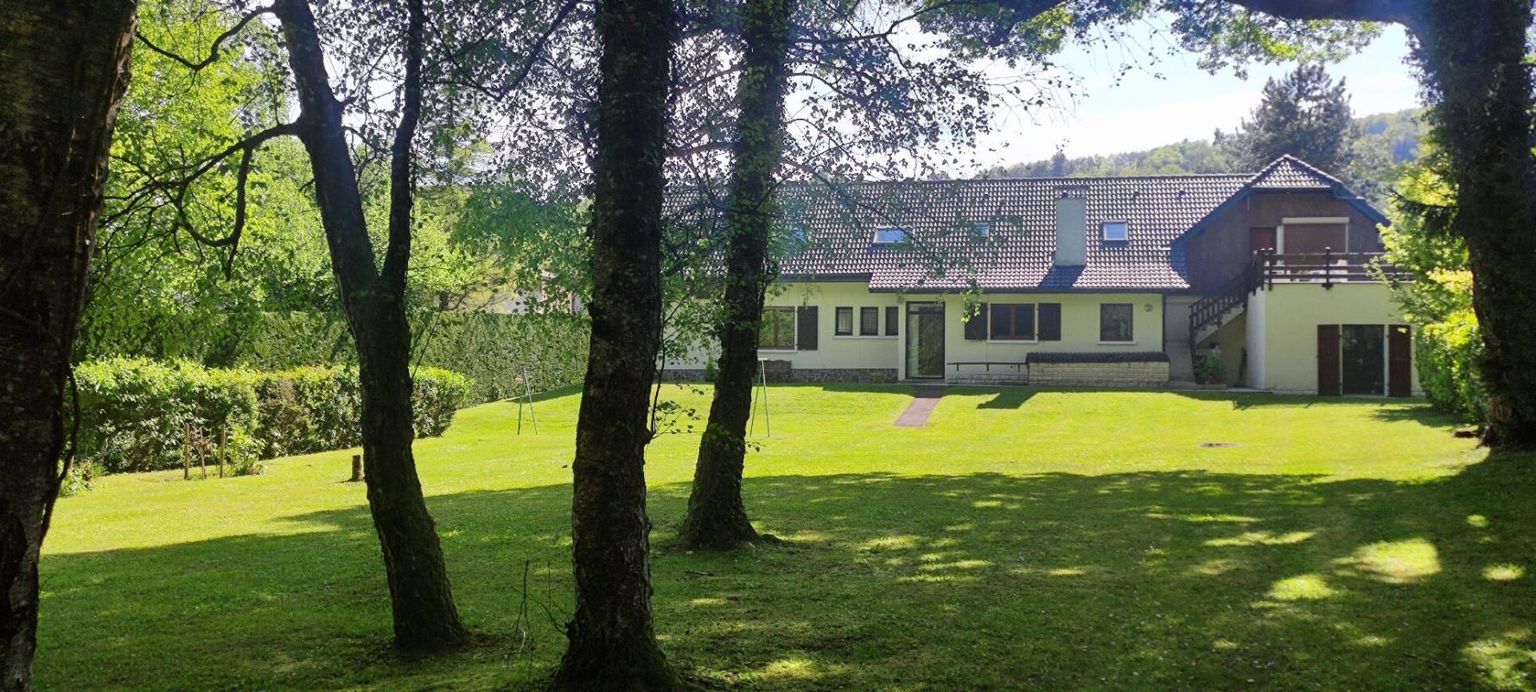 PERS-JUSSY Maison Pers Jussy 9 pièce(s) 256 m2 2