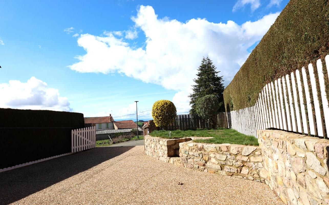 Spacieuse maison de village avec charme et potentiel